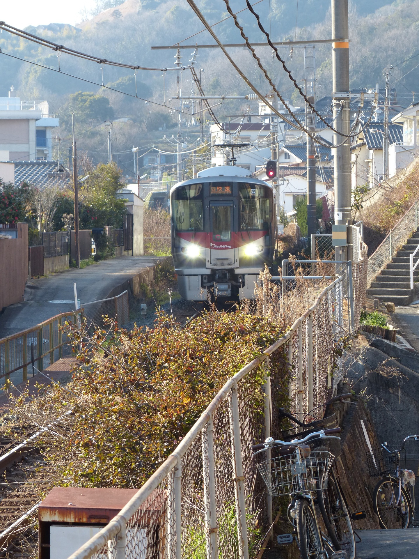 呉線旧川原石駅付近：REDWING